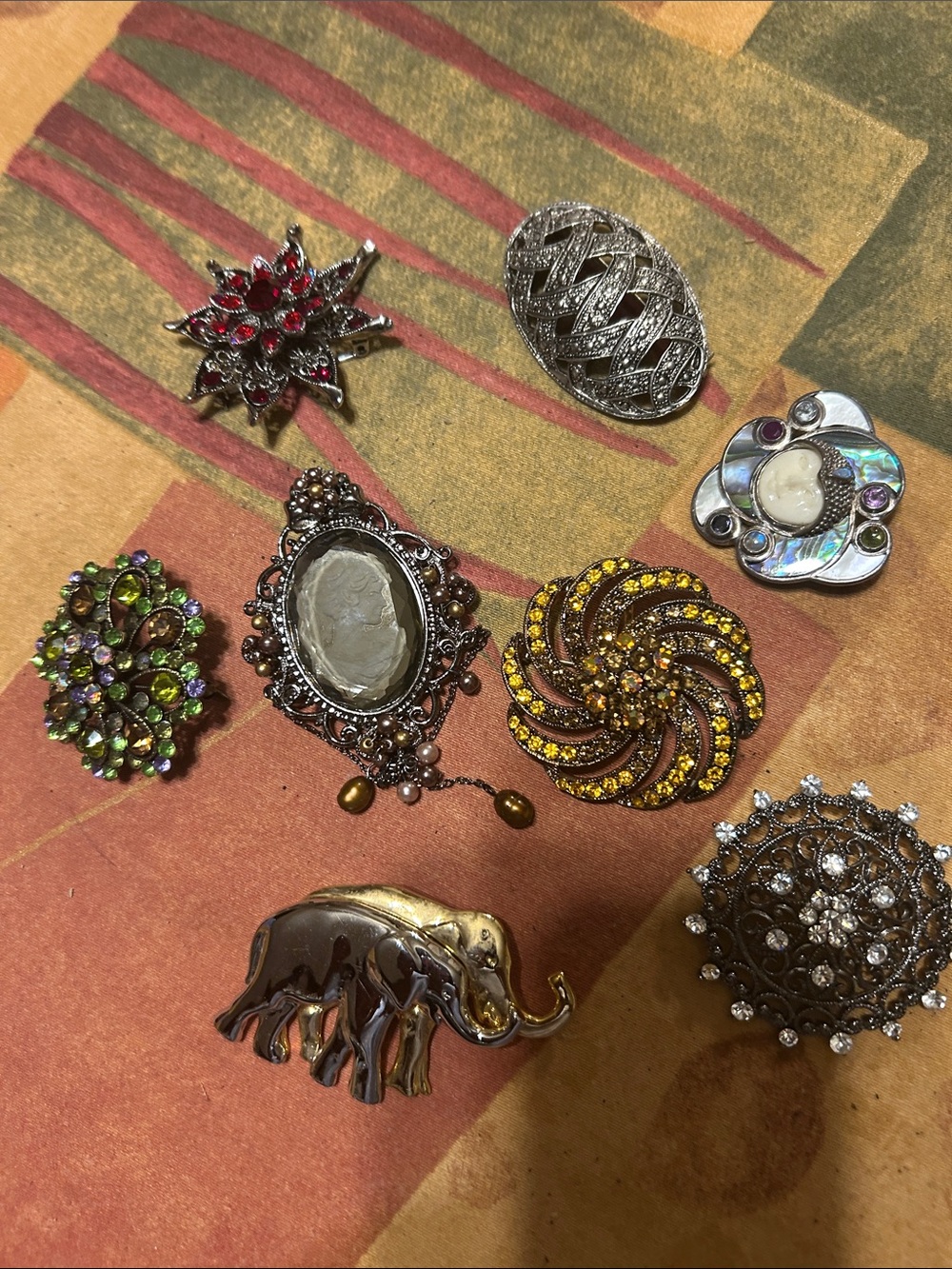 Vintage-Inspired Mixed Brooch Lot — Multicolor Rhinestone and Cameo Accents - Picture 3 of 3